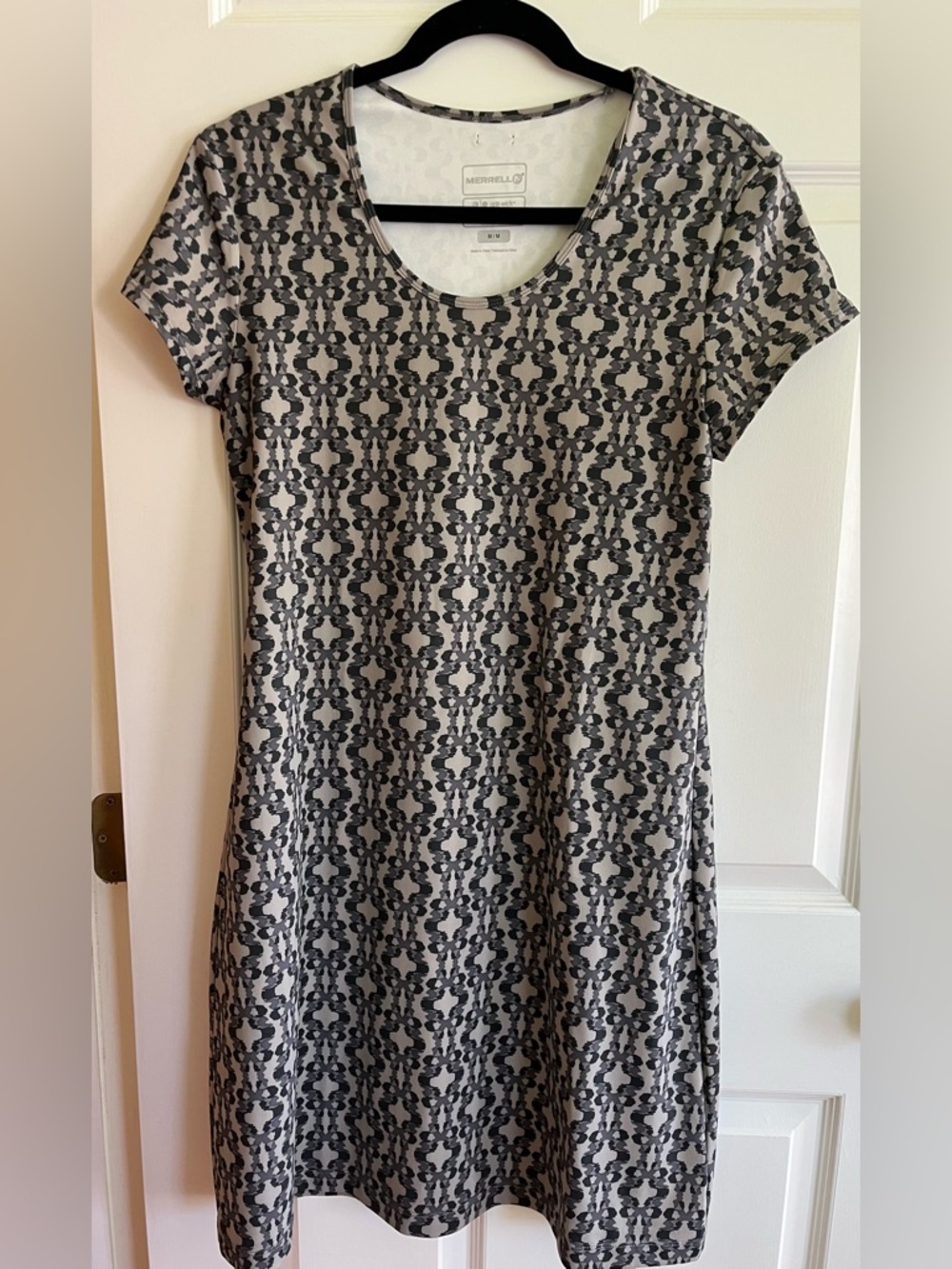 Merrell Gray & Black Patterned Short Sleeve Scoop Neck Top